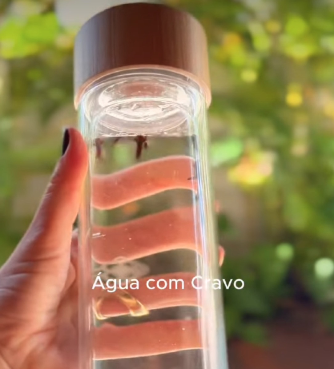 Água com cravo